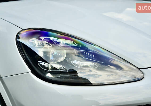 Білий Порше Cayenne, об'ємом двигуна 4 л та пробігом 70 тис. км за 87999 $, фото 3 на Automoto.ua