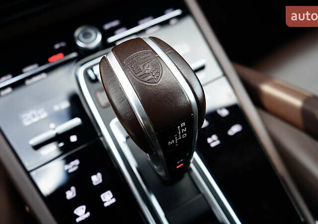 Білий Порше Cayenne, об'ємом двигуна 4 л та пробігом 70 тис. км за 87999 $, фото 45 на Automoto.ua