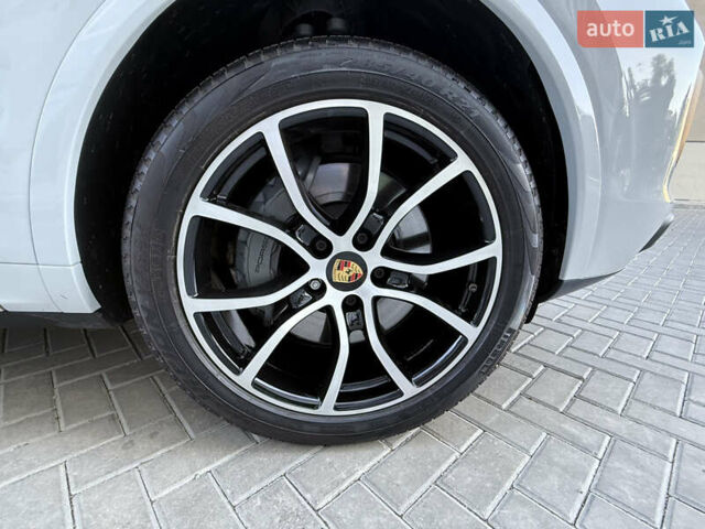 Белый Порше Каен, объемом двигателя 2.89 л и пробегом 96 тыс. км за 72000 $, фото 9 на Automoto.ua