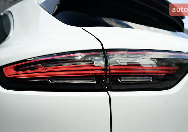 Білий Порше Cayenne, об'ємом двигуна 4 л та пробігом 70 тис. км за 87999 $, фото 14 на Automoto.ua