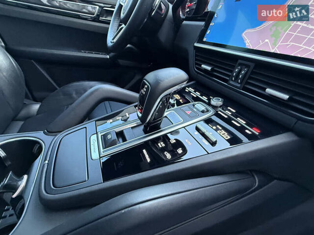 Белый Порше Каен, объемом двигателя 2.89 л и пробегом 96 тыс. км за 72000 $, фото 54 на Automoto.ua