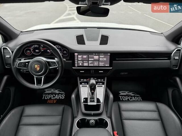 Белый Порше Каен, объемом двигателя 3 л и пробегом 80 тыс. км за 51500 $, фото 43 на Automoto.ua