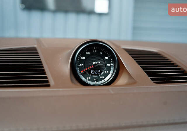 Білий Порше Cayenne, об'ємом двигуна 4 л та пробігом 70 тис. км за 87999 $, фото 39 на Automoto.ua