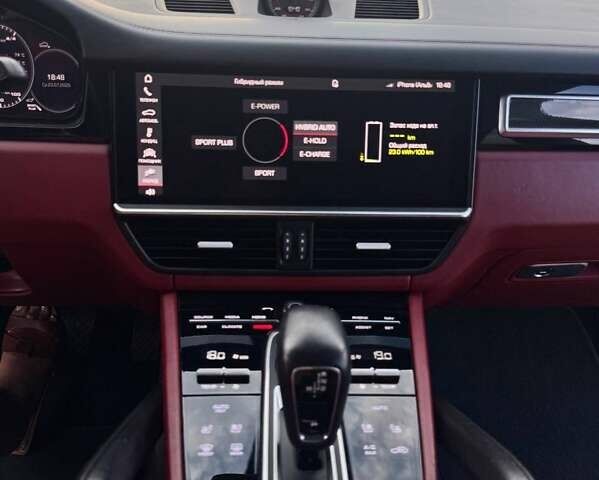 Білий Порше Cayenne, об'ємом двигуна 3 л та пробігом 129 тис. км за 84000 $, фото 6 на Automoto.ua
