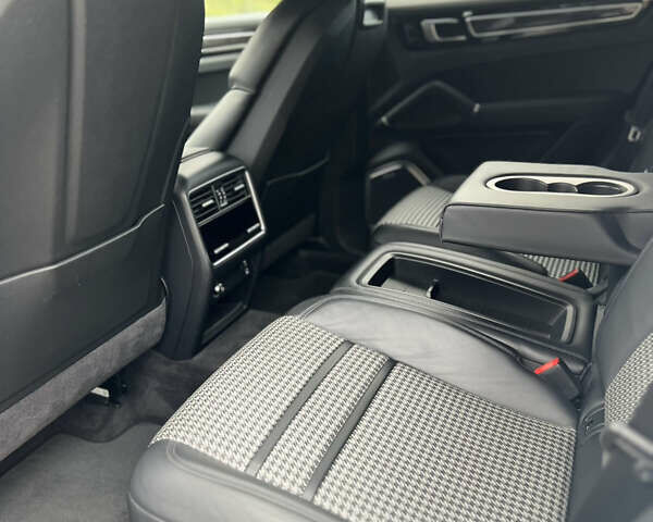 Белый Порше Каен, объемом двигателя 3 л и пробегом 34 тыс. км за 130000 $, фото 12 на Automoto.ua