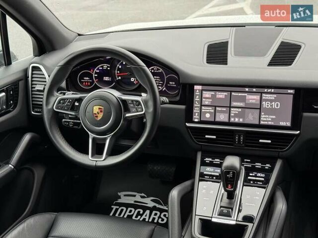 Белый Порше Каен, объемом двигателя 3 л и пробегом 80 тыс. км за 51500 $, фото 46 на Automoto.ua