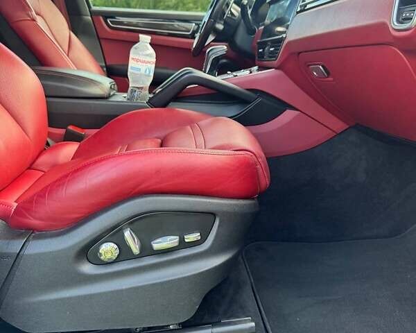 Білий Порше Cayenne, об'ємом двигуна 3 л та пробігом 129 тис. км за 84000 $, фото 11 на Automoto.ua