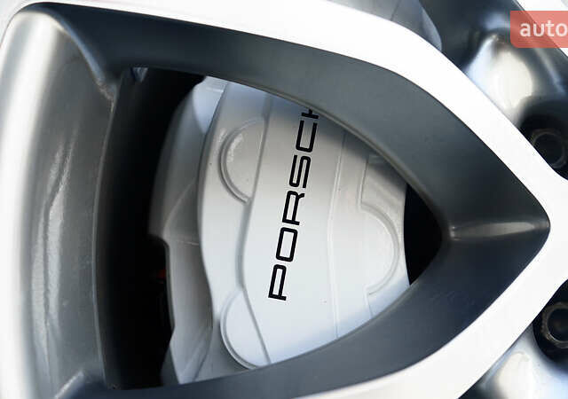 Білий Порше Cayenne, об'ємом двигуна 4 л та пробігом 70 тис. км за 87999 $, фото 23 на Automoto.ua