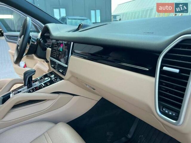 Белый Порше Каен, объемом двигателя 3 л и пробегом 100 тыс. км за 59990 $, фото 46 на Automoto.ua