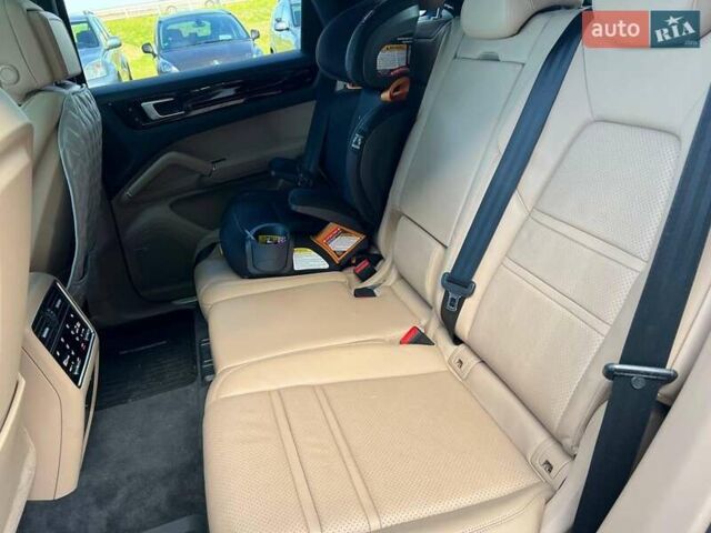 Белый Порше Каен, объемом двигателя 3 л и пробегом 100 тыс. км за 59990 $, фото 37 на Automoto.ua