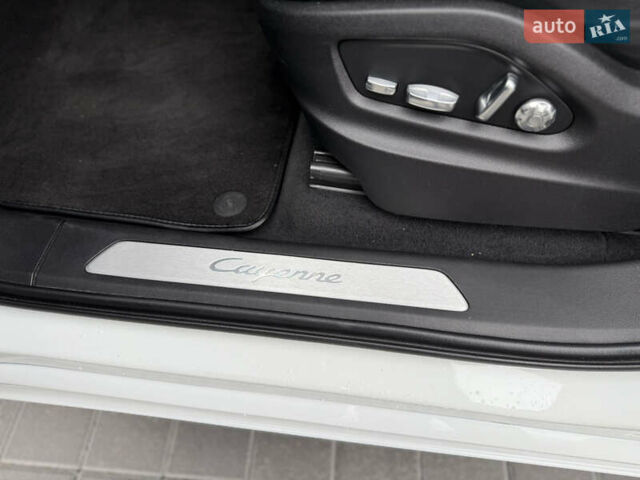 Белый Порше Каен, объемом двигателя 3 л и пробегом 23 тыс. км за 69900 $, фото 26 на Automoto.ua
