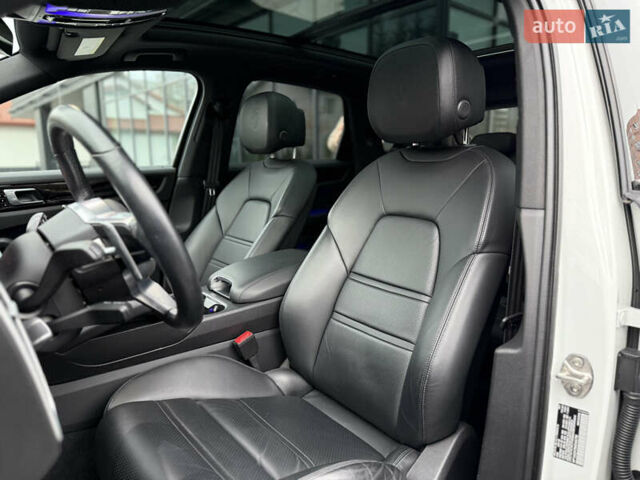 Белый Порше Каен, объемом двигателя 3 л и пробегом 23 тыс. км за 69900 $, фото 28 на Automoto.ua