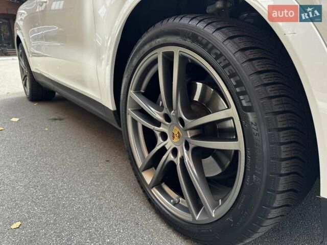 Белый Порше Каен, объемом двигателя 3 л и пробегом 61 тыс. км за 95000 $, фото 23 на Automoto.ua
