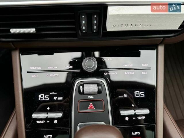 Белый Порше Каен, объемом двигателя 3 л и пробегом 61 тыс. км за 94490 $, фото 26 на Automoto.ua