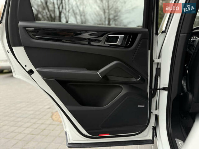 Белый Порше Каен, объемом двигателя 3 л и пробегом 23 тыс. км за 69900 $, фото 43 на Automoto.ua