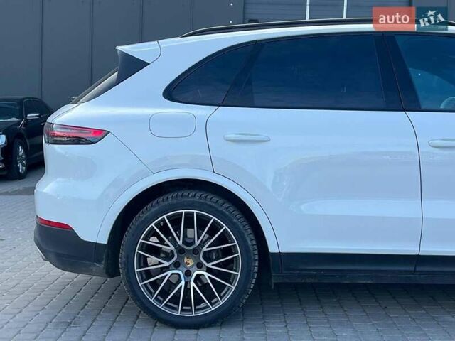 Белый Порше Каен, объемом двигателя 3 л и пробегом 100 тыс. км за 59990 $, фото 9 на Automoto.ua