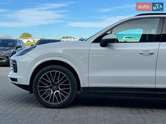 Белый Порше Каен, объемом двигателя 3 л и пробегом 100 тыс. км за 59990 $, фото 3 на Automoto.ua