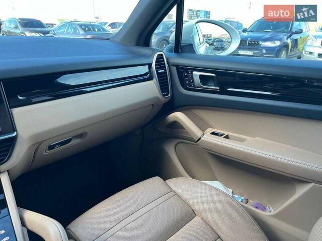 Белый Порше Каен, объемом двигателя 3 л и пробегом 100 тыс. км за 59990 $, фото 32 на Automoto.ua