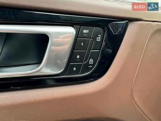 Белый Порше Каен, объемом двигателя 3 л и пробегом 61 тыс. км за 94490 $, фото 14 на Automoto.ua