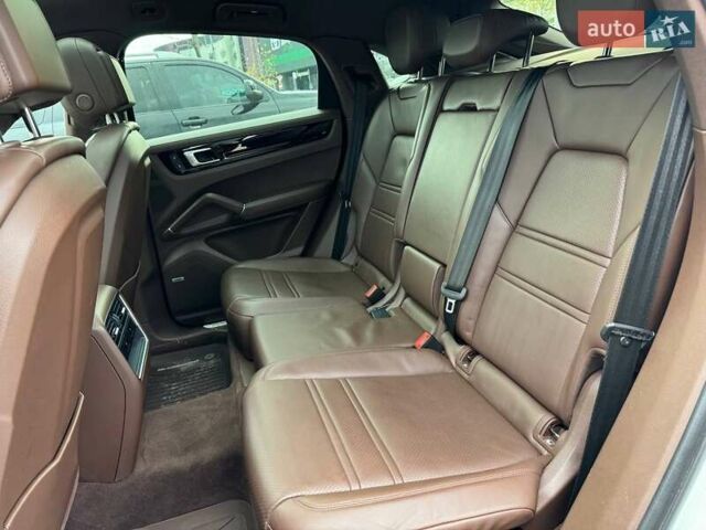 Белый Порше Каен, объемом двигателя 3 л и пробегом 61 тыс. км за 94490 $, фото 8 на Automoto.ua