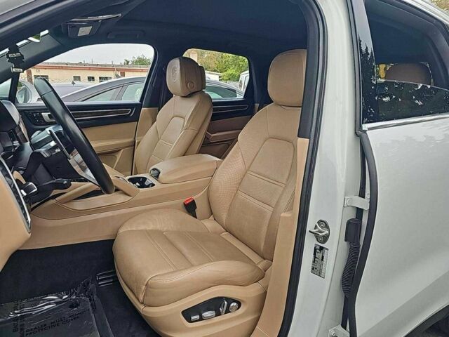 Білий Порше Cayenne, об'ємом двигуна 0 л та пробігом 37 тис. км за 27000 $, фото 11 на Automoto.ua