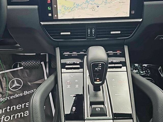 Порше Cayenne 2021 у Дніпро (Дніпропетровську) на Automoto.ua Білий Порше Cayenne, об'ємом двигуна 0 л та пробігом 20 тис. км за 24000 $, фото 2 на Automoto.ua
