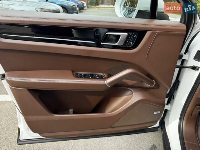 Белый Порше Каен, объемом двигателя 3 л и пробегом 61 тыс. км за 95000 $, фото 27 на Automoto.ua