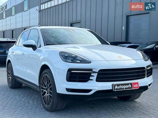 Белый Порше Каен, объемом двигателя 3 л и пробегом 100 тыс. км за 59990 $, фото 2 на Automoto.ua