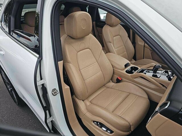 Білий Порше Cayenne, об'ємом двигуна 0 л та пробігом 37 тис. км за 27000 $, фото 4 на Automoto.ua