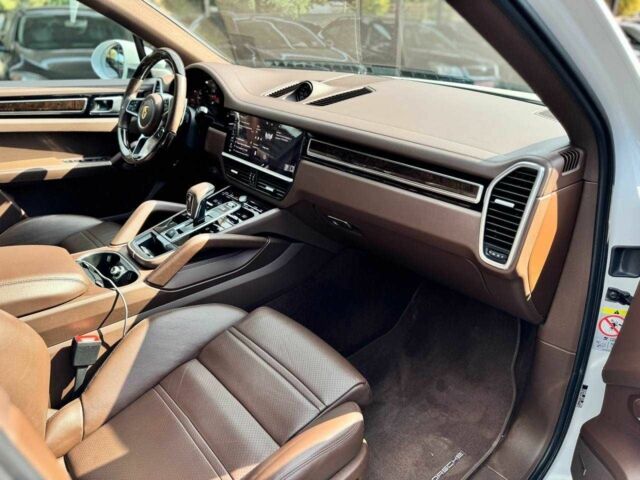 Білий Порше Cayenne, об'ємом двигуна 3 л та пробігом 90 тис. км за 79000 $, фото 16 на Automoto.ua
