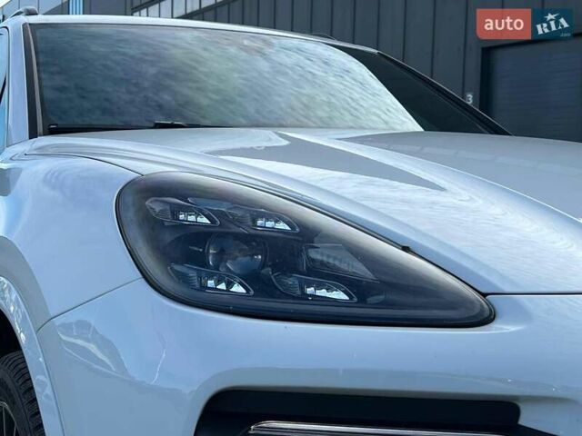 Белый Порше Каен, объемом двигателя 3 л и пробегом 100 тыс. км за 59990 $, фото 12 на Automoto.ua