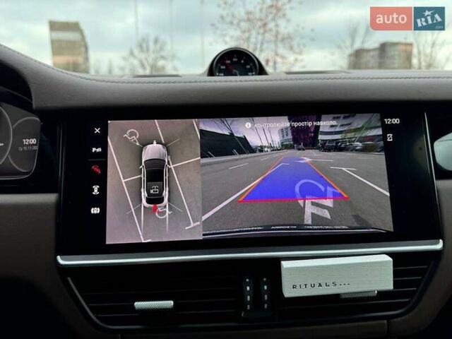 Белый Порше Каен, объемом двигателя 3 л и пробегом 61 тыс. км за 94490 $, фото 25 на Automoto.ua