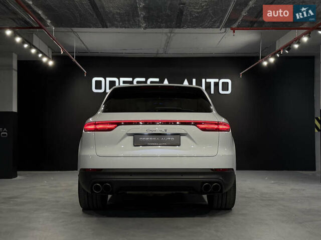 Белый Порше Каен, объемом двигателя 2.89 л и пробегом 23 тыс. км за 79000 $, фото 7 на Automoto.ua