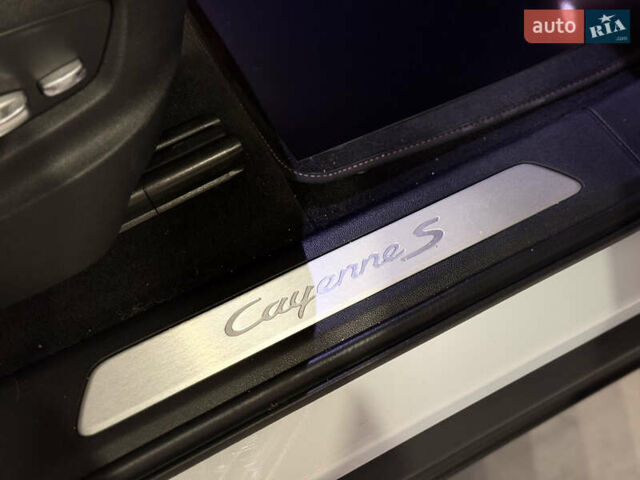 Белый Порше Каен, объемом двигателя 2.89 л и пробегом 23 тыс. км за 79000 $, фото 32 на Automoto.ua