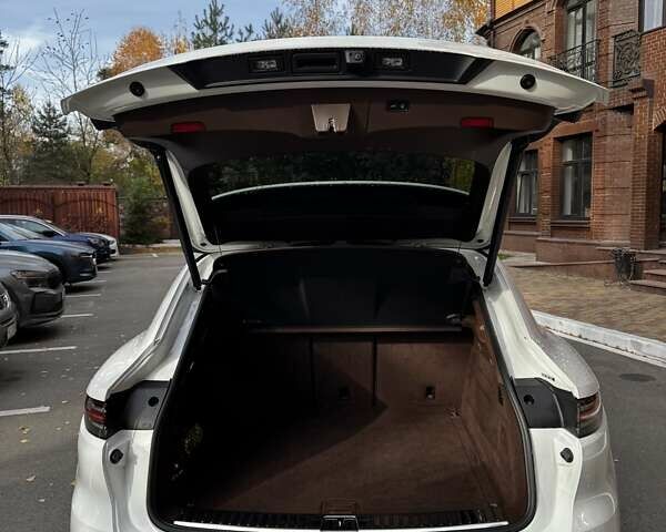 Белый Порше Каен, объемом двигателя 3 л и пробегом 61 тыс. км за 95000 $, фото 31 на Automoto.ua