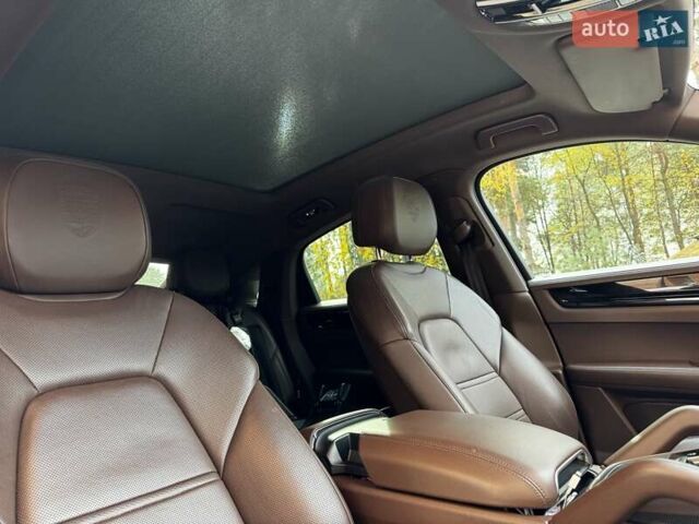 Белый Порше Каен, объемом двигателя 3 л и пробегом 61 тыс. км за 95000 $, фото 17 на Automoto.ua