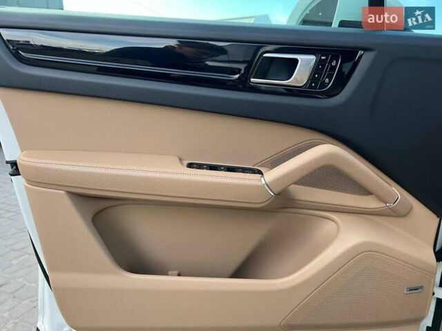 Белый Порше Каен, объемом двигателя 3 л и пробегом 100 тыс. км за 59990 $, фото 14 на Automoto.ua