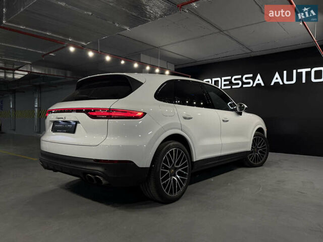 Белый Порше Каен, объемом двигателя 2.89 л и пробегом 23 тыс. км за 79000 $, фото 4 на Automoto.ua