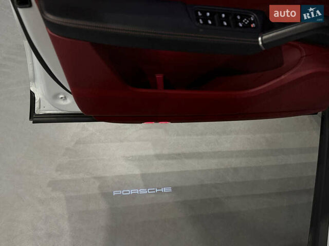 Белый Порше Каен, объемом двигателя 2.89 л и пробегом 23 тыс. км за 79000 $, фото 23 на Automoto.ua