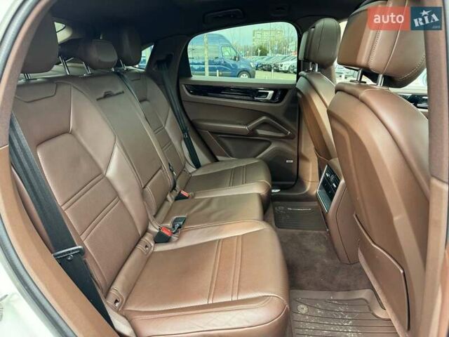 Белый Порше Каен, объемом двигателя 3 л и пробегом 61 тыс. км за 94490 $, фото 9 на Automoto.ua