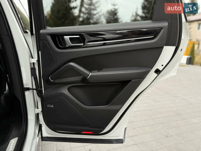 Белый Порше Каен, объемом двигателя 3 л и пробегом 23 тыс. км за 69900 $, фото 53 на Automoto.ua