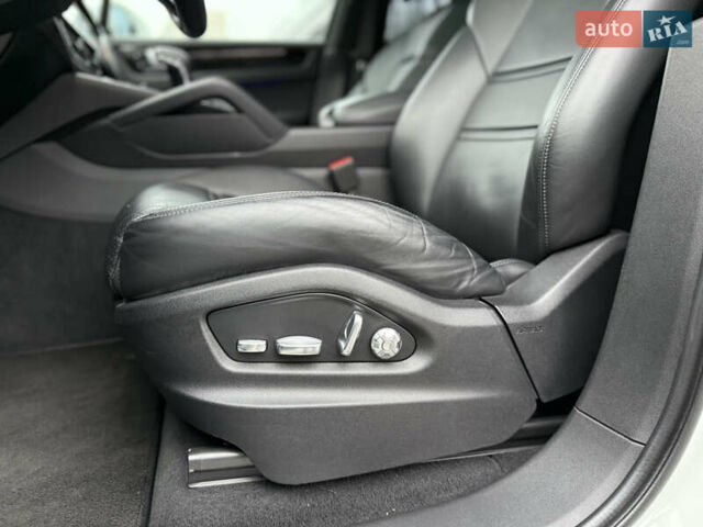 Белый Порше Каен, объемом двигателя 3 л и пробегом 23 тыс. км за 69900 $, фото 27 на Automoto.ua