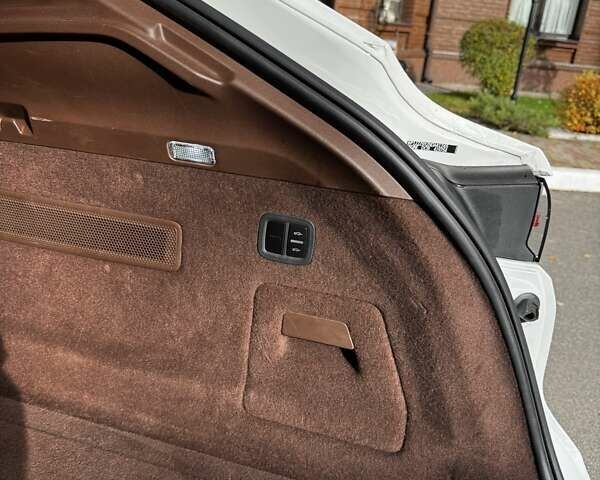 Белый Порше Каен, объемом двигателя 3 л и пробегом 61 тыс. км за 95000 $, фото 30 на Automoto.ua