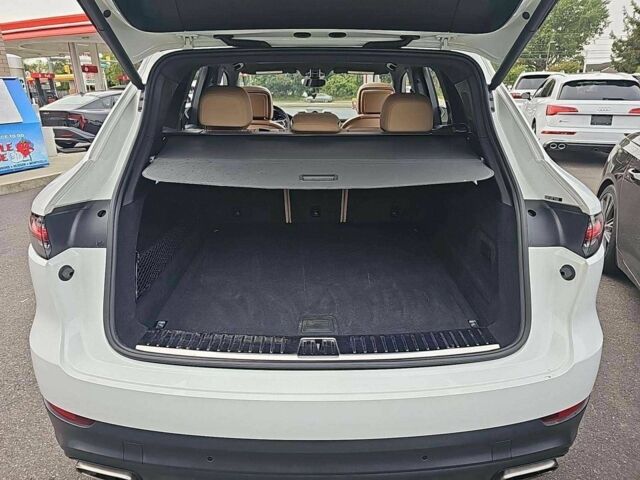 Білий Порше Cayenne, об'ємом двигуна 0 л та пробігом 37 тис. км за 27000 $, фото 3 на Automoto.ua