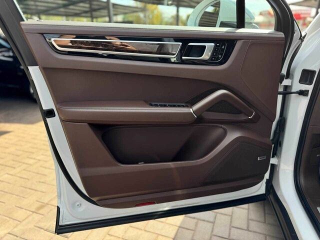 Білий Порше Cayenne, об'ємом двигуна 3 л та пробігом 90 тис. км за 79000 $, фото 11 на Automoto.ua
