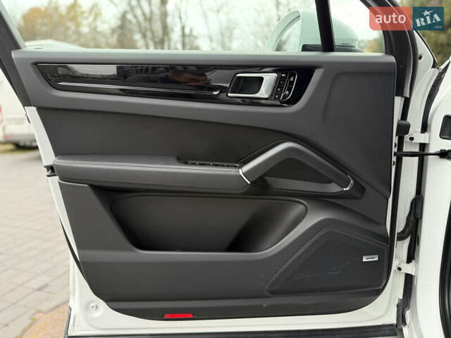 Белый Порше Каен, объемом двигателя 3 л и пробегом 23 тыс. км за 69900 $, фото 24 на Automoto.ua