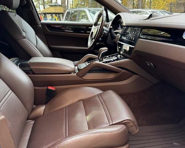 Белый Порше Каен, объемом двигателя 3 л и пробегом 61 тыс. км за 95000 $, фото 18 на Automoto.ua