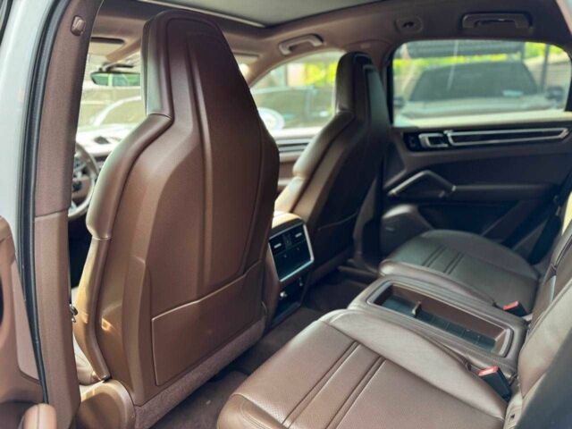 Білий Порше Cayenne, об'ємом двигуна 3 л та пробігом 90 тис. км за 79000 $, фото 15 на Automoto.ua