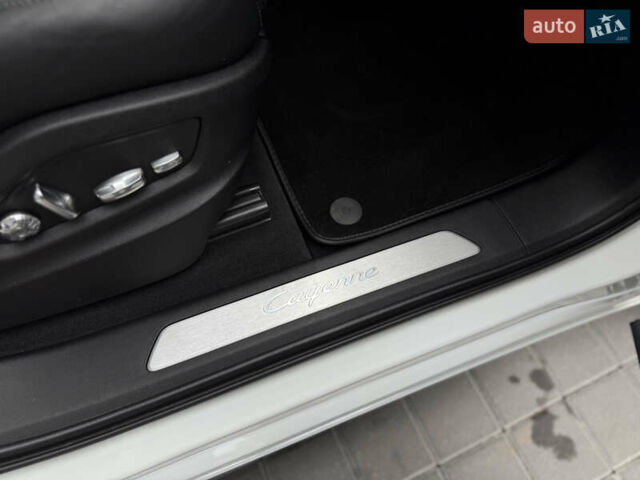 Белый Порше Каен, объемом двигателя 3 л и пробегом 23 тыс. км за 69900 $, фото 57 на Automoto.ua