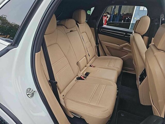 Білий Порше Cayenne, об'ємом двигуна 0 л та пробігом 60 тис. км за 40000 $, фото 1 на Automoto.ua